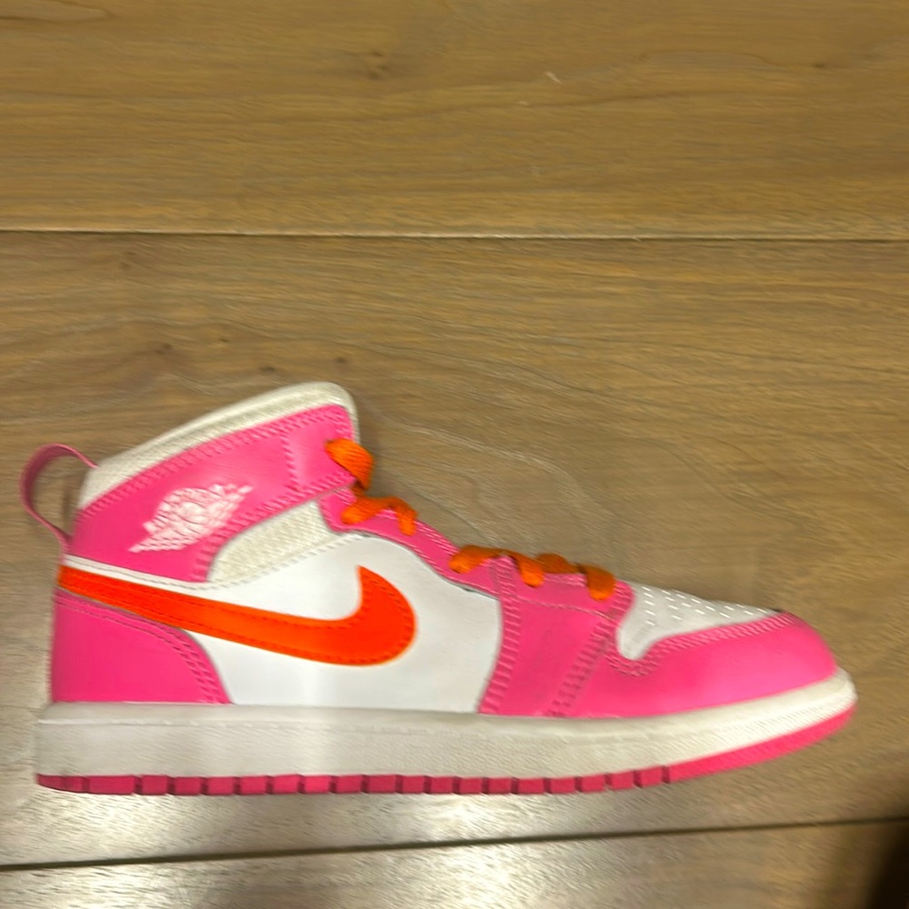 Nope Jordan's mids